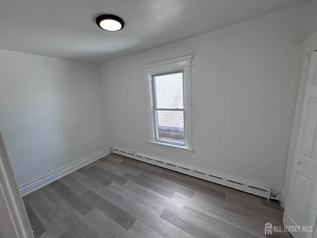 Building Photo - 164 Lynd St