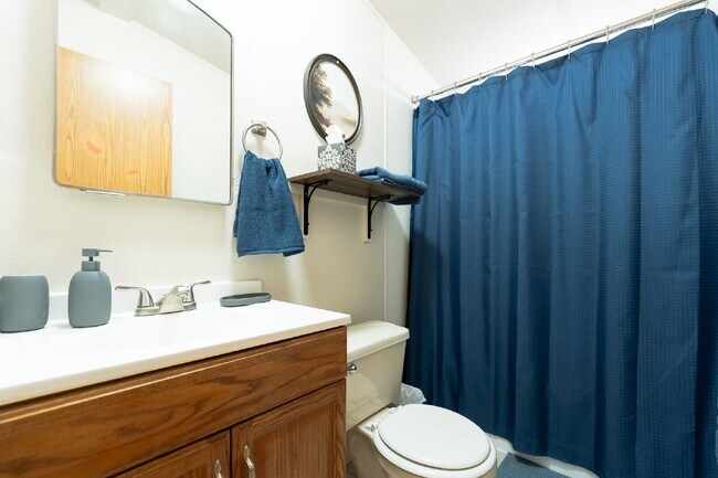 Building Photo - 1 Bedroom/Bath with Included Movie Room - Fully Furnished