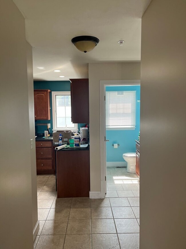 Building Photo - Modern 2Br-1.5Ba Townhouse in East Weymouth