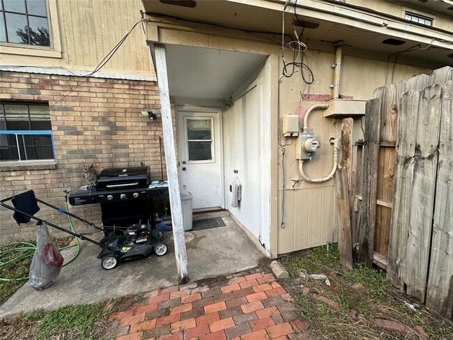 Building Photo - 4109 Lark Ln