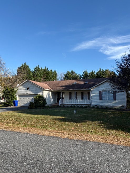 Building Photo - 204 Duke of Kent St