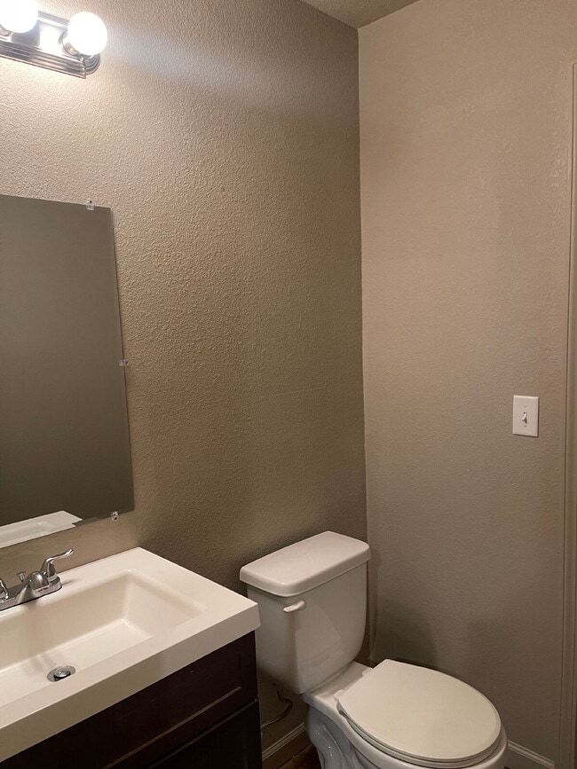 Building Photo - "Charming 3-Bedroom Haven with 2.5 Baths in the Heart of Jonesboro – 1,000 Sq Ft of Comfort at 51...