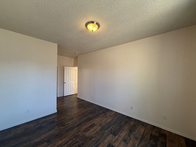 Building Photo - 2 Bedroom Single Story Town Home Available Near 98th St SW & Dennis Chavez Blvd SW!