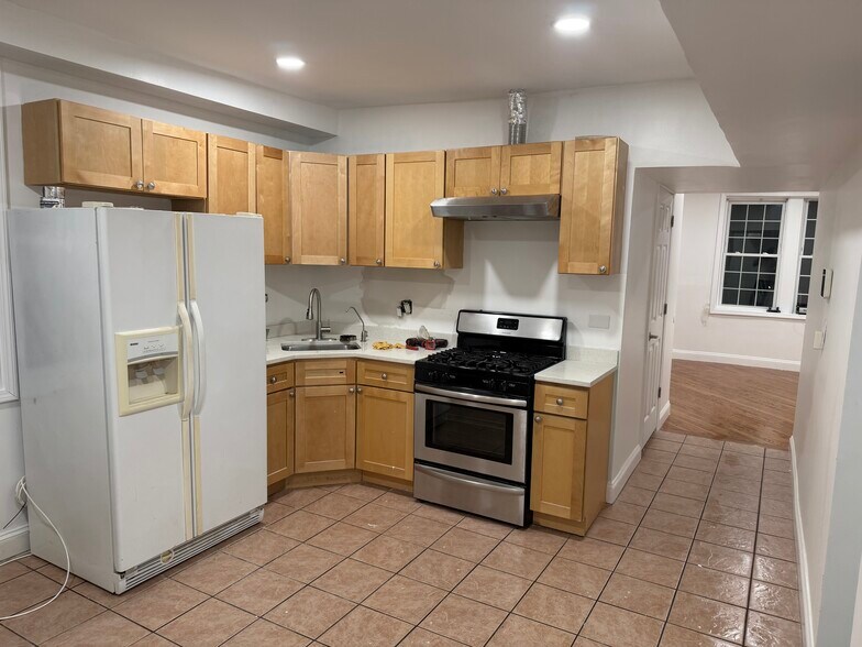 Building Photo - 2858 W 21st Pl