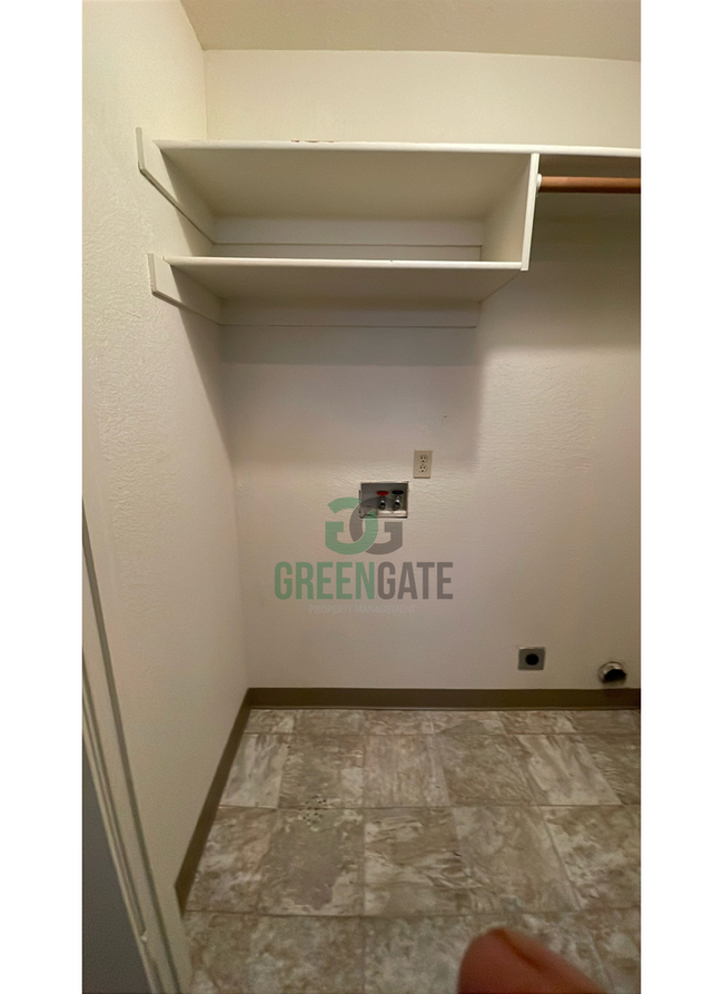 Building Photo - Gate Community 2 Bedroom Condo Availabilit...