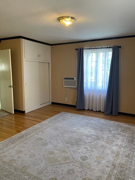 Building Photo - 1431 1/2 N Allen Ave