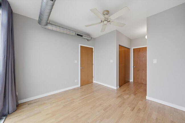 Building Photo - 1610 W Fullerton Ave