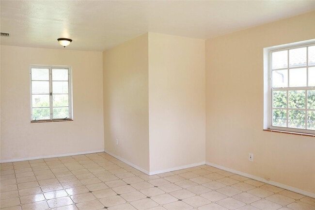 Building Photo - 2640 SW 79th Ave