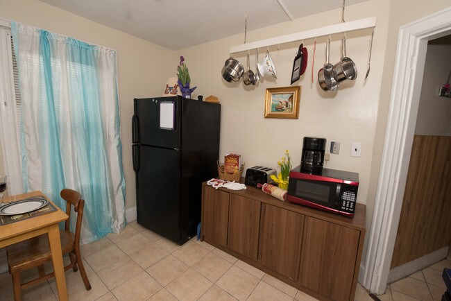 Building Photo - 2 bedroom apartment!