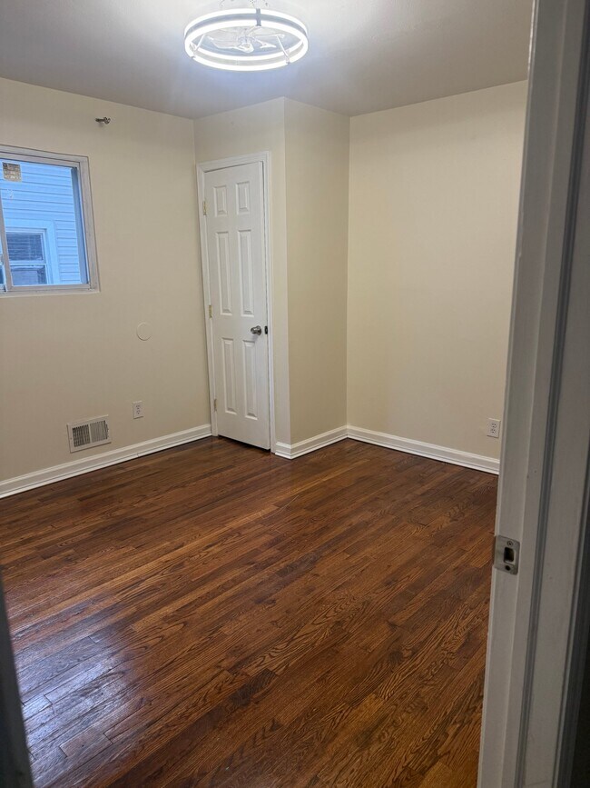 Building Photo - 123 Spartan Ave