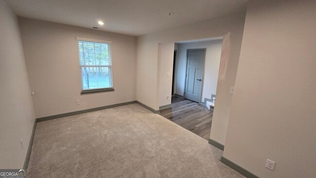 Building Photo - 115 Climbing Ivy Cir