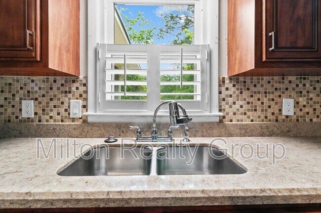 Building Photo - 6203 Vigilante Ct