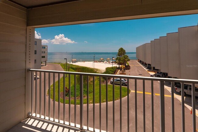Building Photo - 2506 N Rocky Point Dr