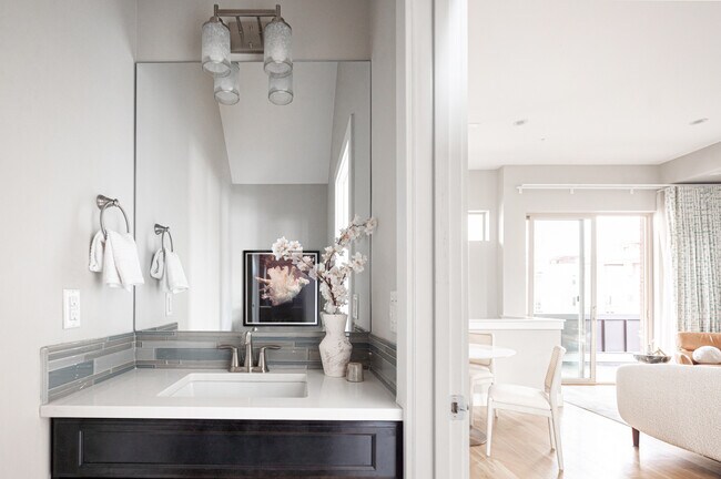 Building Photo - 2901 W 24th Ave