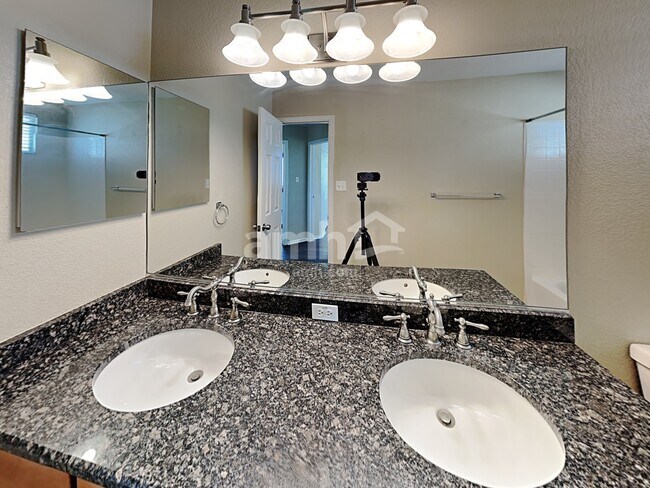 Building Photo - 10936 E 112th Pl