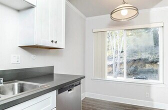 Building Photo - Clean & Decent One Bedroom Apartment