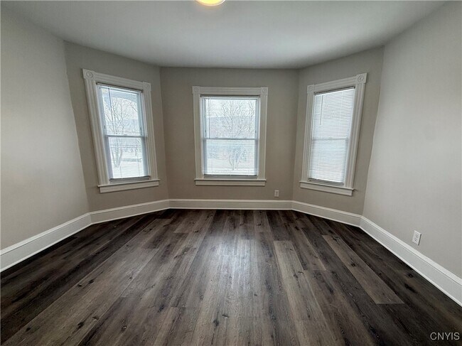 Building Photo - 213 W Main St