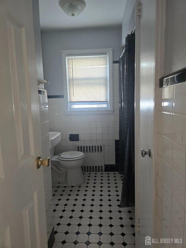 Building Photo - 111 Bertram Ave