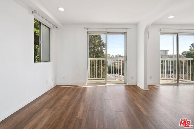 Building Photo - 12010 Texas Ave