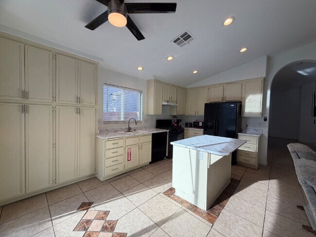 Building Photo - SINGLE-STORY HOME | GATED COMMUNITY | FLEXIBLE FURNISHING OPTIONS I 4 Bedroom Home with Private B...