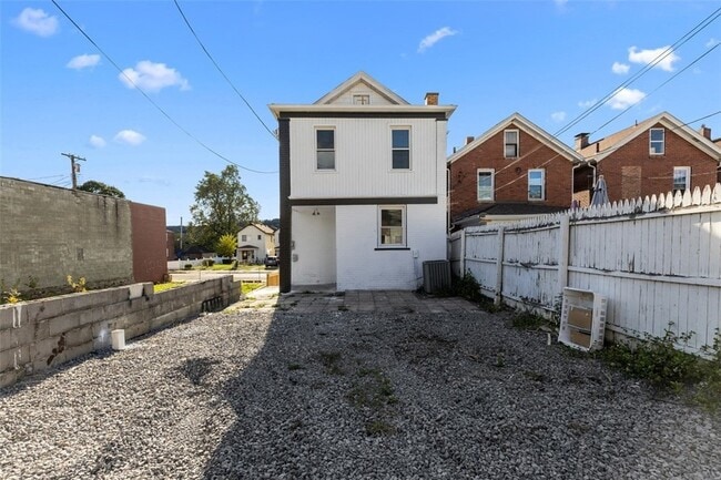 Building Photo - 314 Maplewood Ave