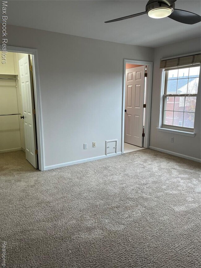 Building Photo - 3255 Camden Dr