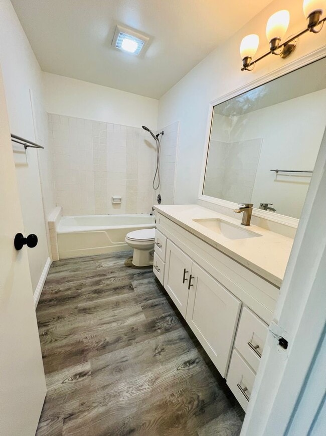 Building Photo - 5700 Ravenspur Dr