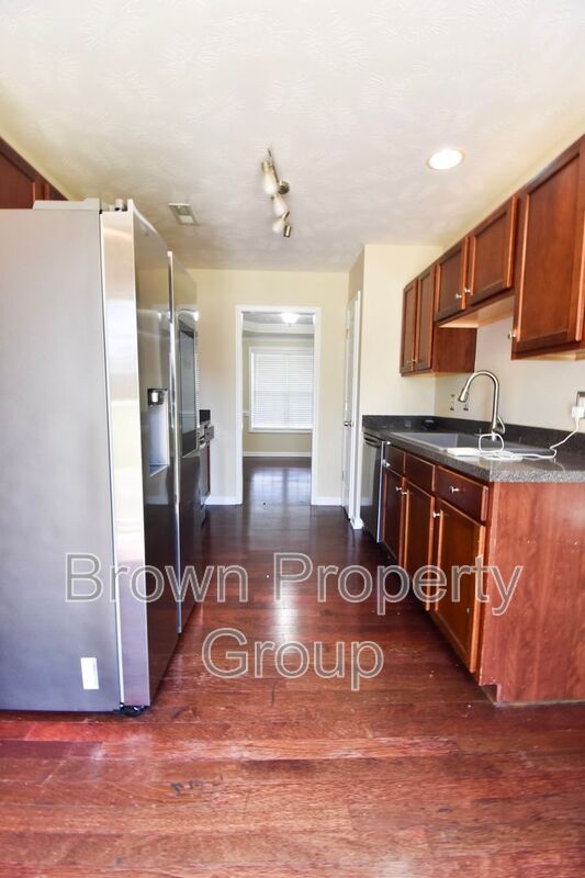 Building Photo - 71 Person Ct