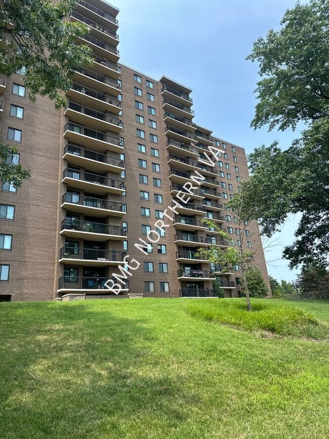Building Photo - 200 N Pickett St