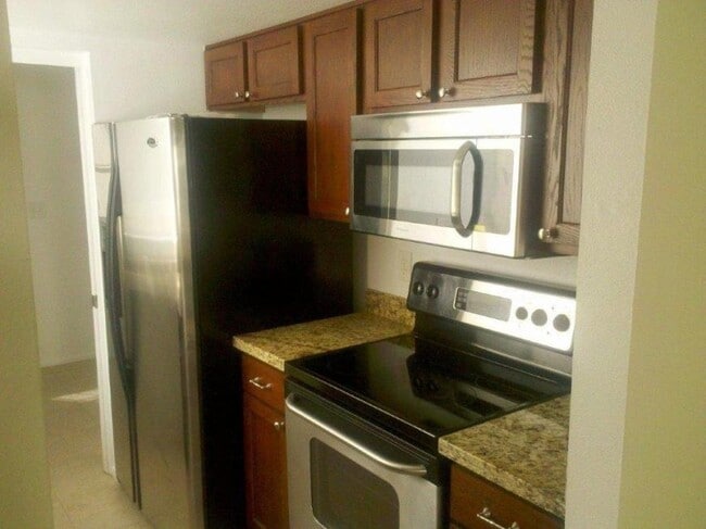 Building Photo - 3 bedroom in PHOENIX AZ 85020