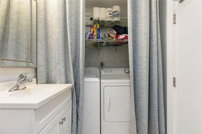 Building Photo - 9981 SW 13th Terrace