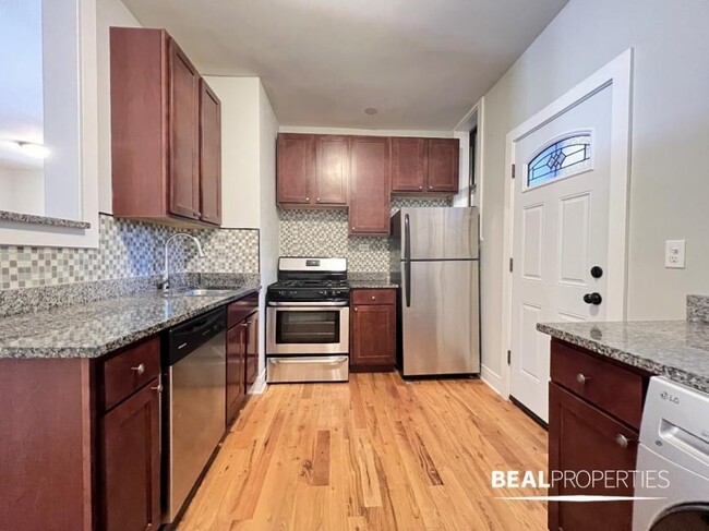 Building Photo - 2 bedroom in CHICAGO IL 60640