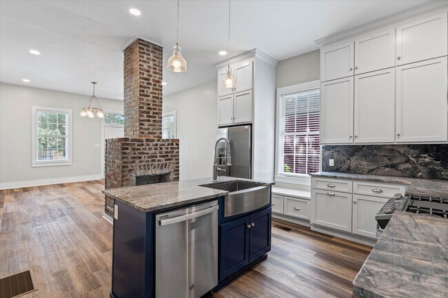 Building Photo - Oakleigh Garden District
