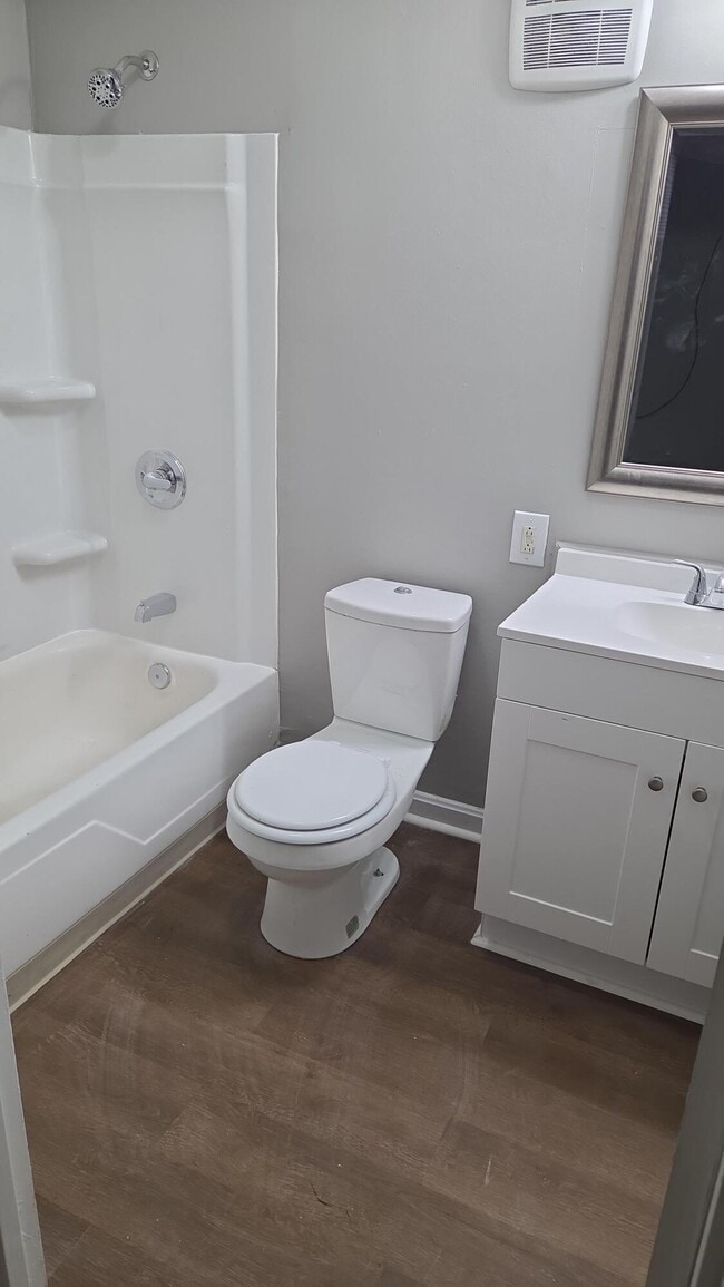 Building Photo - 3369 Holwyn Rd