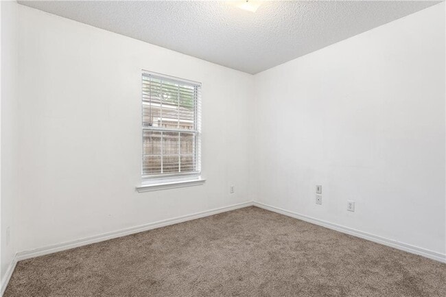 Building Photo - 8382 Oak Pointe Ct