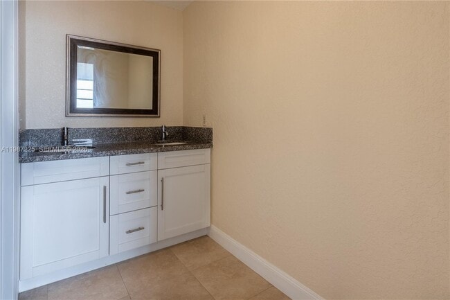 Building Photo - 2025 NE 164th St