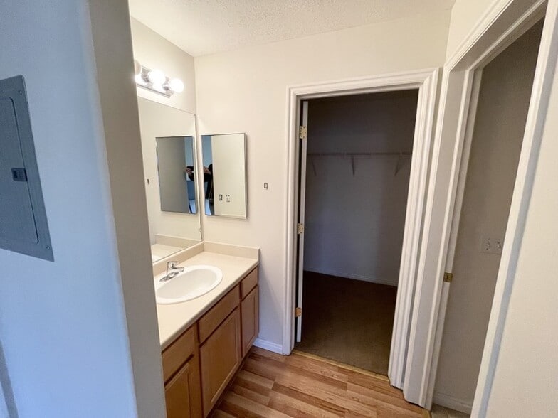 Building Photo - 2123 Morning Star Dr