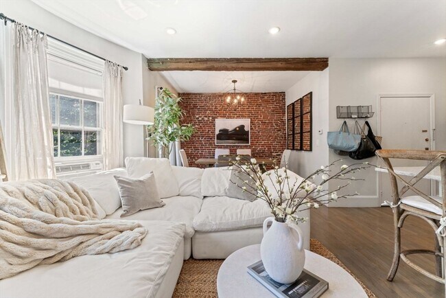 Building Photo - 91 Waltham St