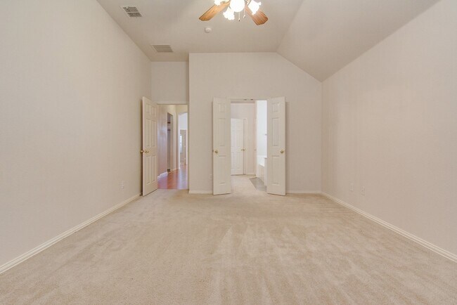 Building Photo - 1133 Hillwood Dr