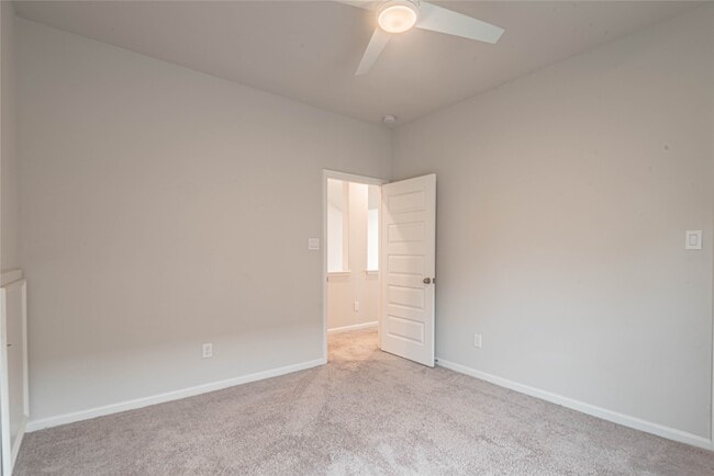 Building Photo - 1618 Clover Ct