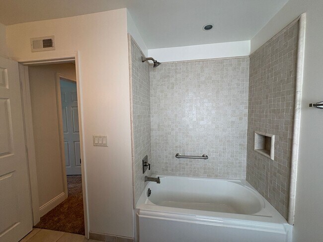 Building Photo - Spacious House - 2 stories - 4 Bedrooms + 2.5 Baths & large 2 car garage