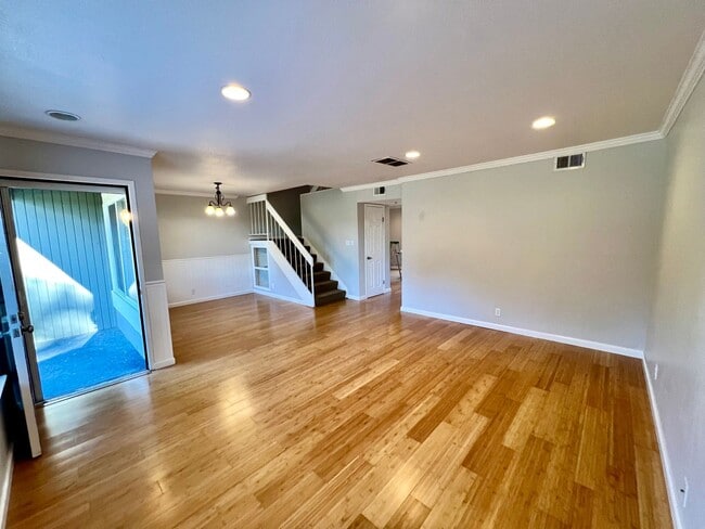 Building Photo - Recently Redone Danville 3Bed/2.5BA Two St...