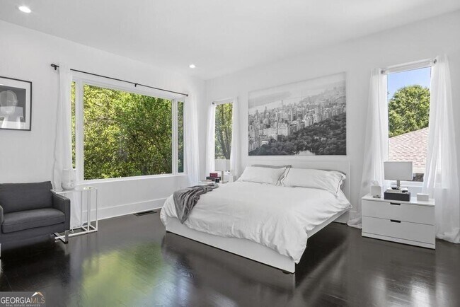 Building Photo - 1756 N Akin Dr NE