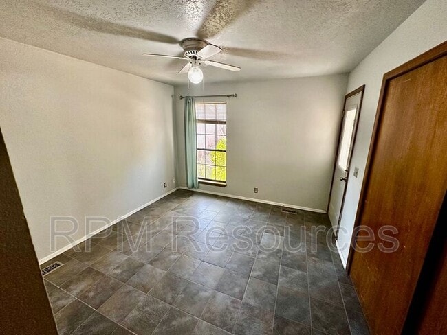 Building Photo - 723 Rimrock Rd