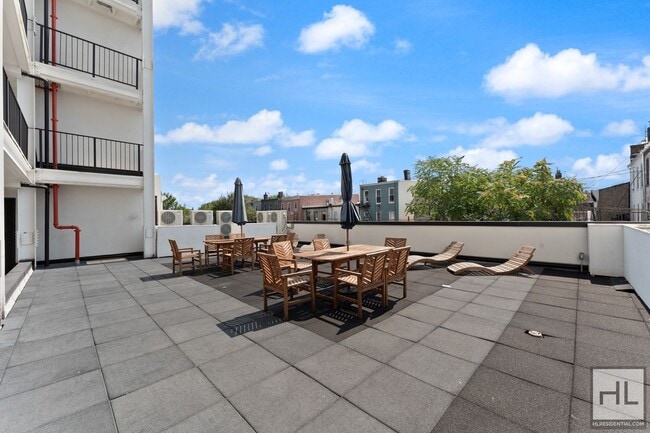 Building Photo - EVERGREEN AVENUE