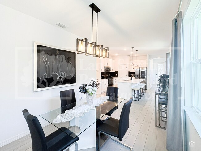 Building Photo - 6720 Great Bear Dr