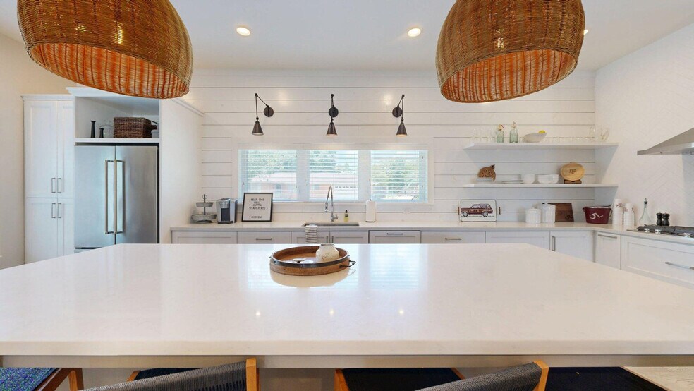 Building Photo - 805 Dexter Dr S