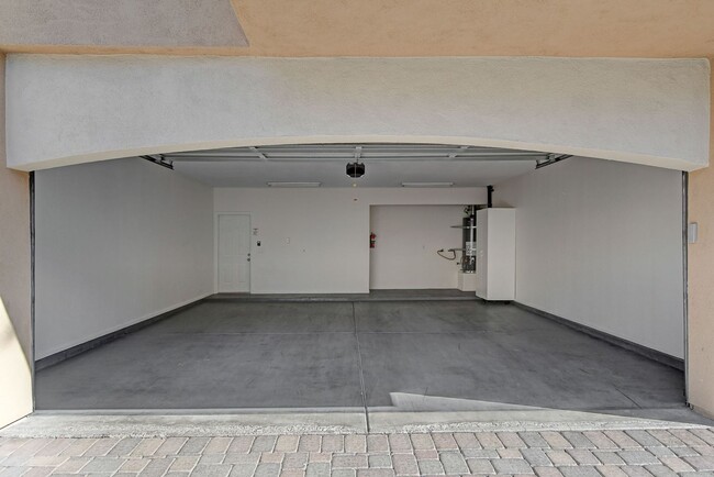 Building Photo - Modern 3 Bedroom Condo within a Gated Comm...