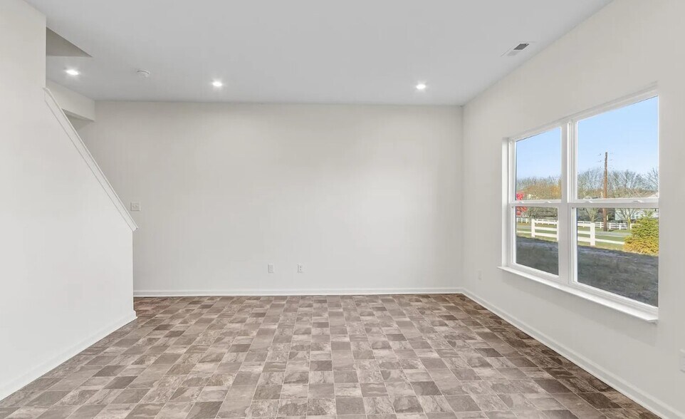 living area - 10810 Penwell Way