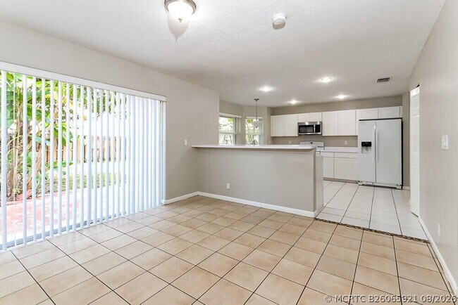 Building Photo - 10141 Aqua Vista Way